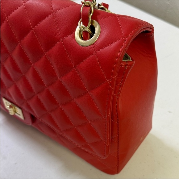 Chiarra Ferretti Italian leather Chic Red Quilted Shoulder Bag with Chain Strap - Picture 5 of 7